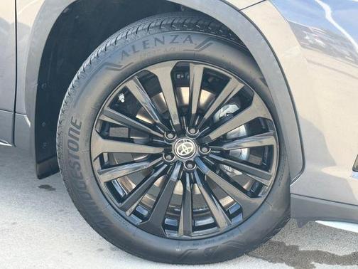 Magnetic Gray Metallic 2023 Toyota Highlander XSE