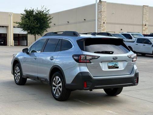 Ice Silver Metallic 2022 Subaru Outback Premium