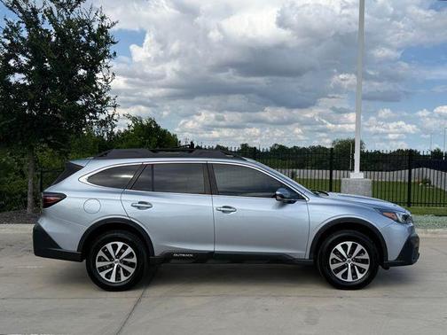 Ice Silver Metallic 2022 Subaru Outback Premium