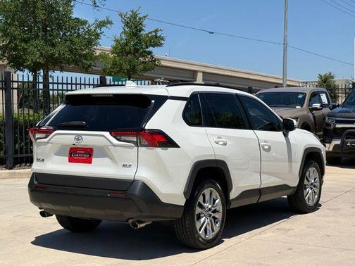 Blizzard Pearl 2022 Toyota RAV4 XLE Premium