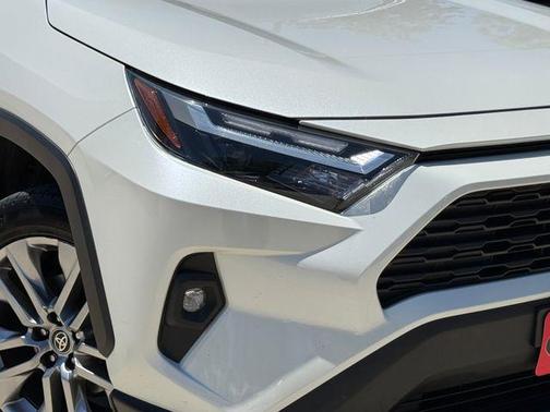 Blizzard Pearl 2022 Toyota RAV4 XLE Premium