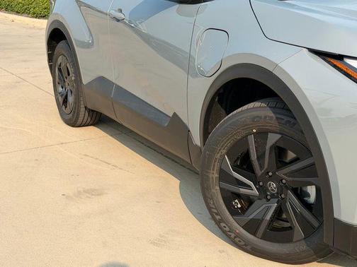 Cement 2026 Toyota C-HR SE