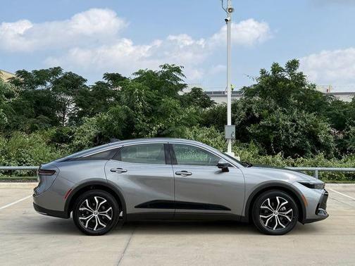 Metal 2025 Toyota Crown XLE