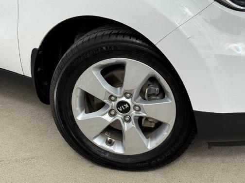 Clear White 2017 Kia Soul Base