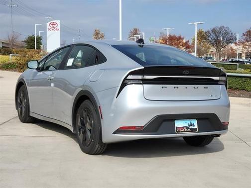 2026 Toyota Prius Plug-In Hybrid SE