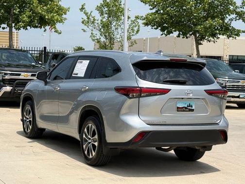 Celestial Silver Metallic 2023 Toyota Highlander XLE
