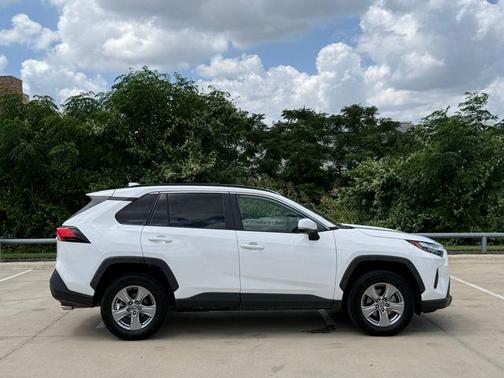 Ice 2024 Toyota RAV4 XLE