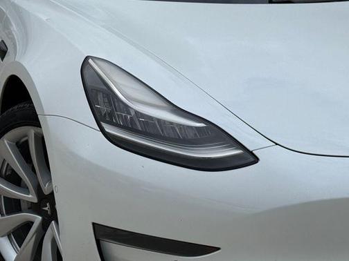 Pearl White 2019 Tesla Model 3 Mid Range