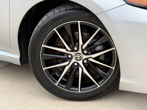 Celestial Silver Metallic 2022 Toyota Camry SE