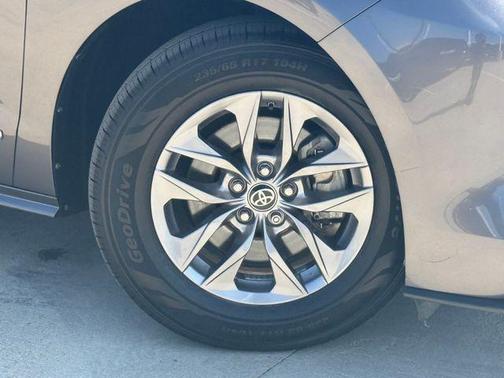 2021 Toyota Sienna LE