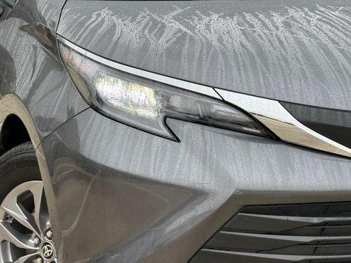 Magnetic Gray Metallic 2025 Toyota Sienna LE