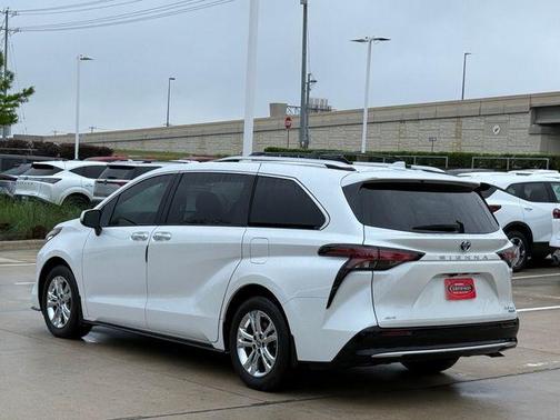 2024 Toyota Sienna Platinum 7 Passenger