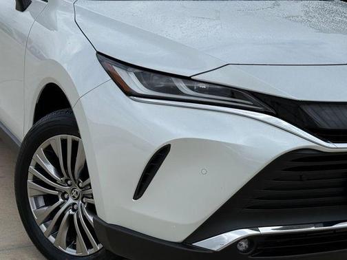 Pearl 2024 Toyota Venza Limited