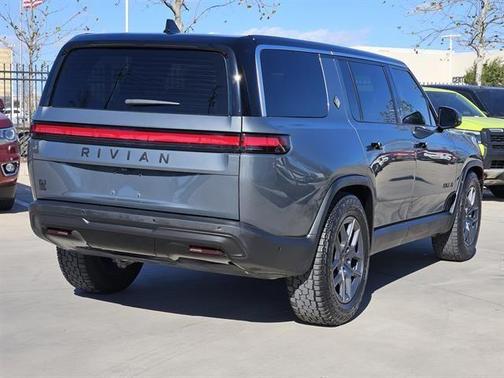 2024 Rivian R1S Adventure