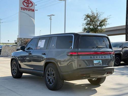 2024 Rivian R1S Adventure