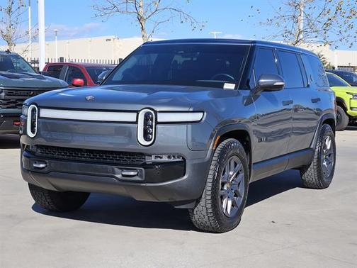 2024 Rivian R1S Adventure