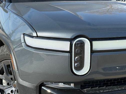 2024 Rivian R1S Adventure