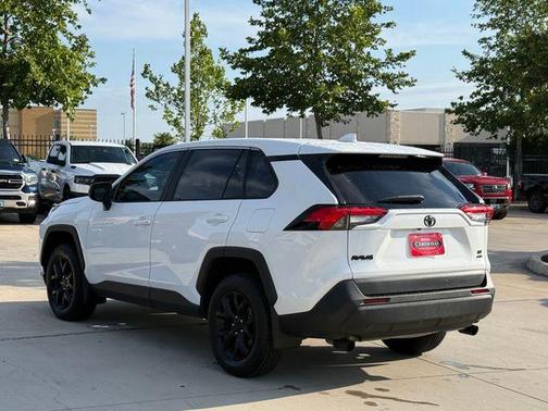 Ice 2023 Toyota RAV4 LE