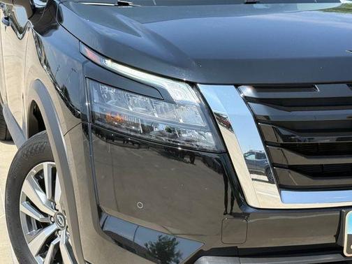 Super Black 2025 Nissan Pathfinder SL