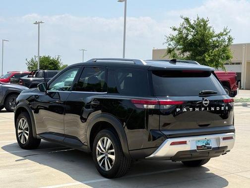 Super Black 2025 Nissan Pathfinder SL