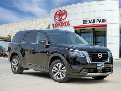 Super Black 2025 Nissan Pathfinder SL