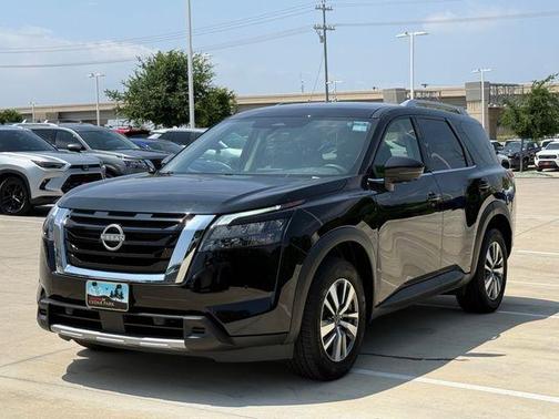 Super Black 2025 Nissan Pathfinder SL