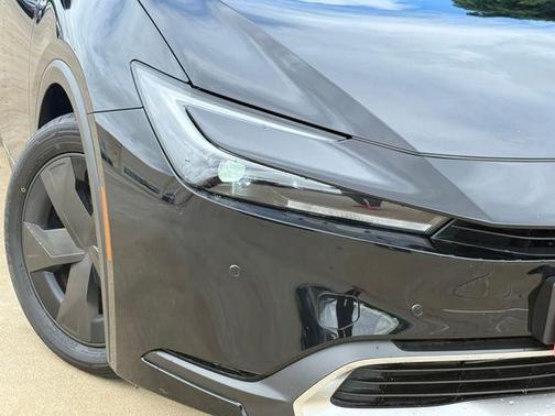 Midnight Black Metallic 2025 Toyota Prius Plug-In Hybrid SE