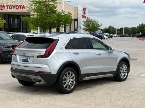 Radiant Silver Metallic 2020 Cadillac XT4 Premium Luxury