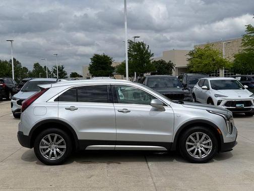 Radiant Silver Metallic 2020 Cadillac XT4 Premium Luxury