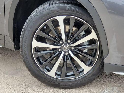 Magnetic Gray Metallic 2022 Toyota Highlander XSE