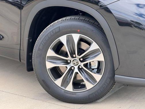 Midnight Black 2026 Toyota Highlander XLE