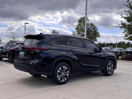Midnight Black 2026 Toyota Highlander XLE
