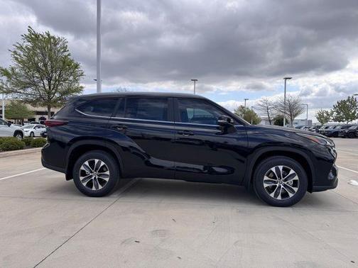 Midnight Black 2026 Toyota Highlander XLE