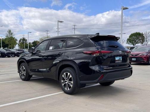 Midnight Black 2026 Toyota Highlander XLE