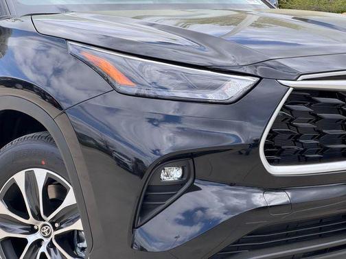 Midnight Black 2026 Toyota Highlander XLE