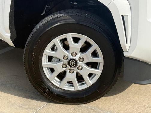 Ice 2025 Toyota Tacoma SR