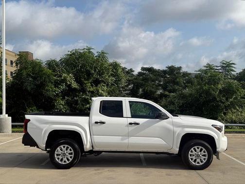 Ice 2025 Toyota Tacoma SR