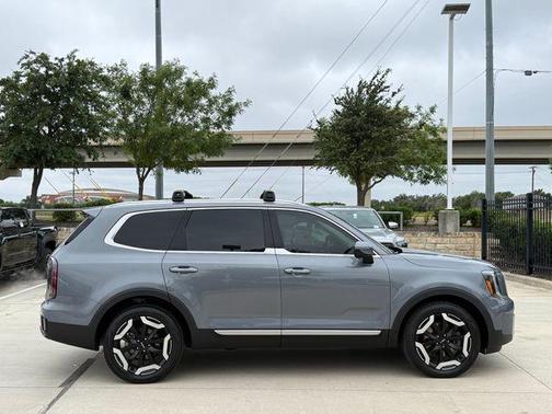 Silver 2024 Kia Telluride EX