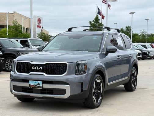 Silver 2024 Kia Telluride EX