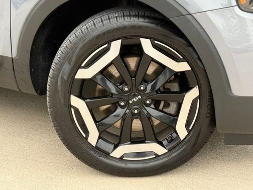 Silver 2024 Kia Telluride EX