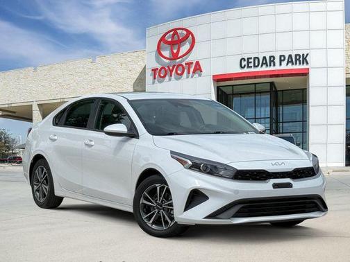 Snow White Pearl 2023 Kia Forte LXS
