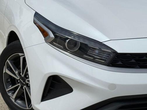 Snow White Pearl 2023 Kia Forte LXS