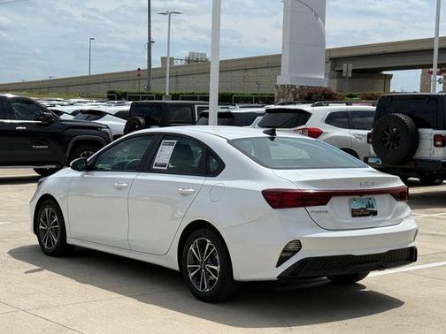 Snow White Pearl 2023 Kia Forte LXS