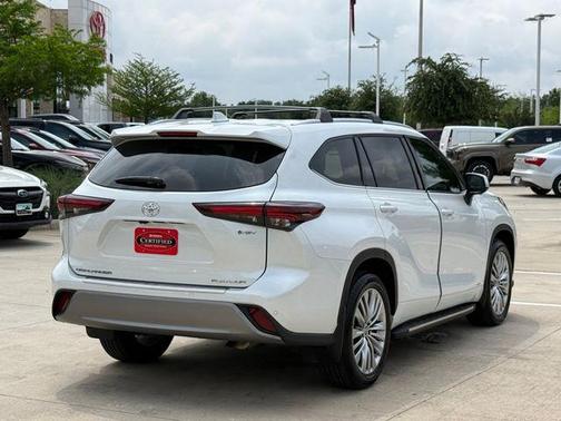 Pearl 2025 Toyota Highlander Hybrid Platinum