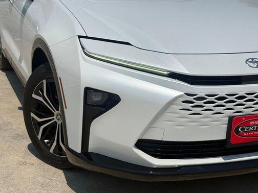 White 2025 Toyota Crown Signia XLE