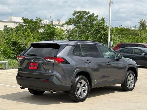 2025 Toyota RAV4 Hybrid LE