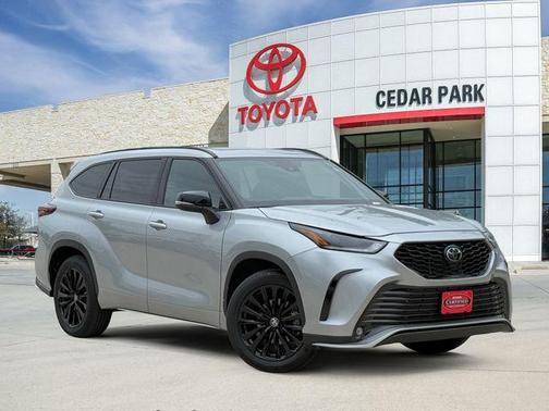 Celestial Silver Metallic 2025 Toyota Highlander XSE