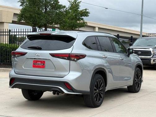 Celestial Silver Metallic 2025 Toyota Highlander XSE