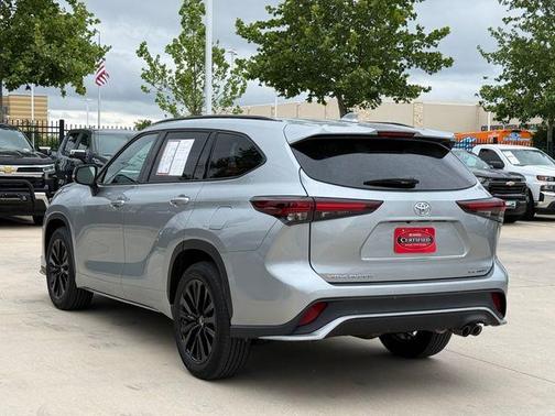 Celestial Silver Metallic 2025 Toyota Highlander XSE