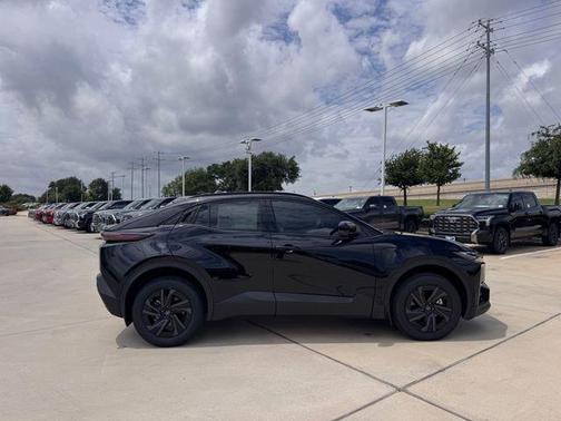 Midnight Black 2026 Toyota C-HR SE